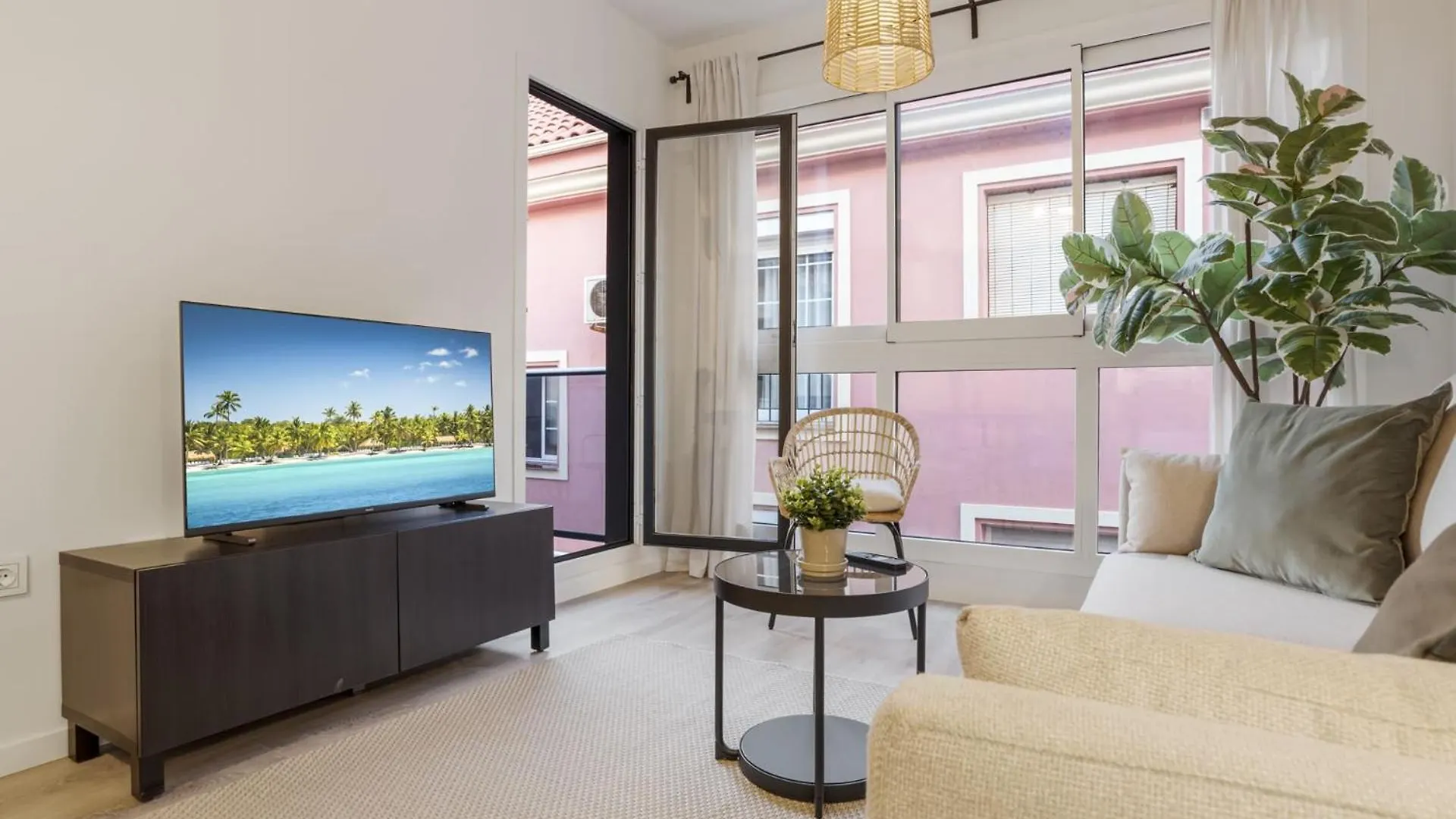 Vivi Homes - Anemona , Beach , Balcony, Centre location